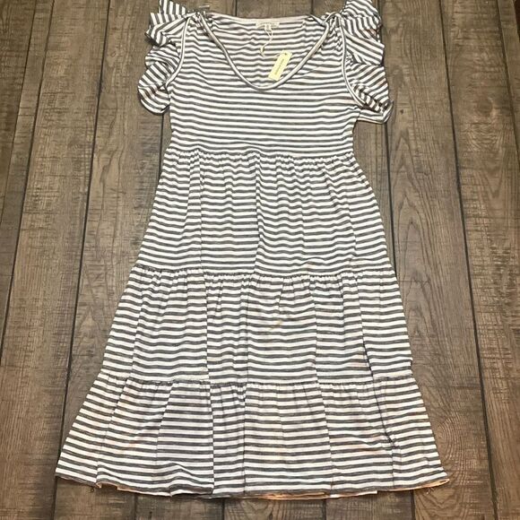 Max Studio Dress - Picture 2 of 8